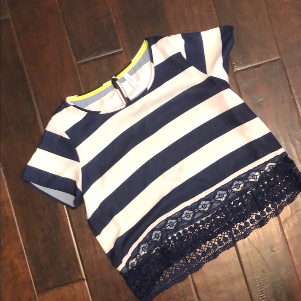 🔵⚪️ Blue /white striped top ⚪️🔵